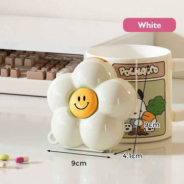 Minimalist white and yellow flower-shaped pill container, fresh and cute design ideal for a daily gift.